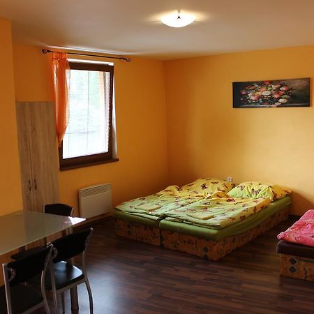 Marine Zavlahy Apartment Hrdejovice Ngoại thất bức ảnh