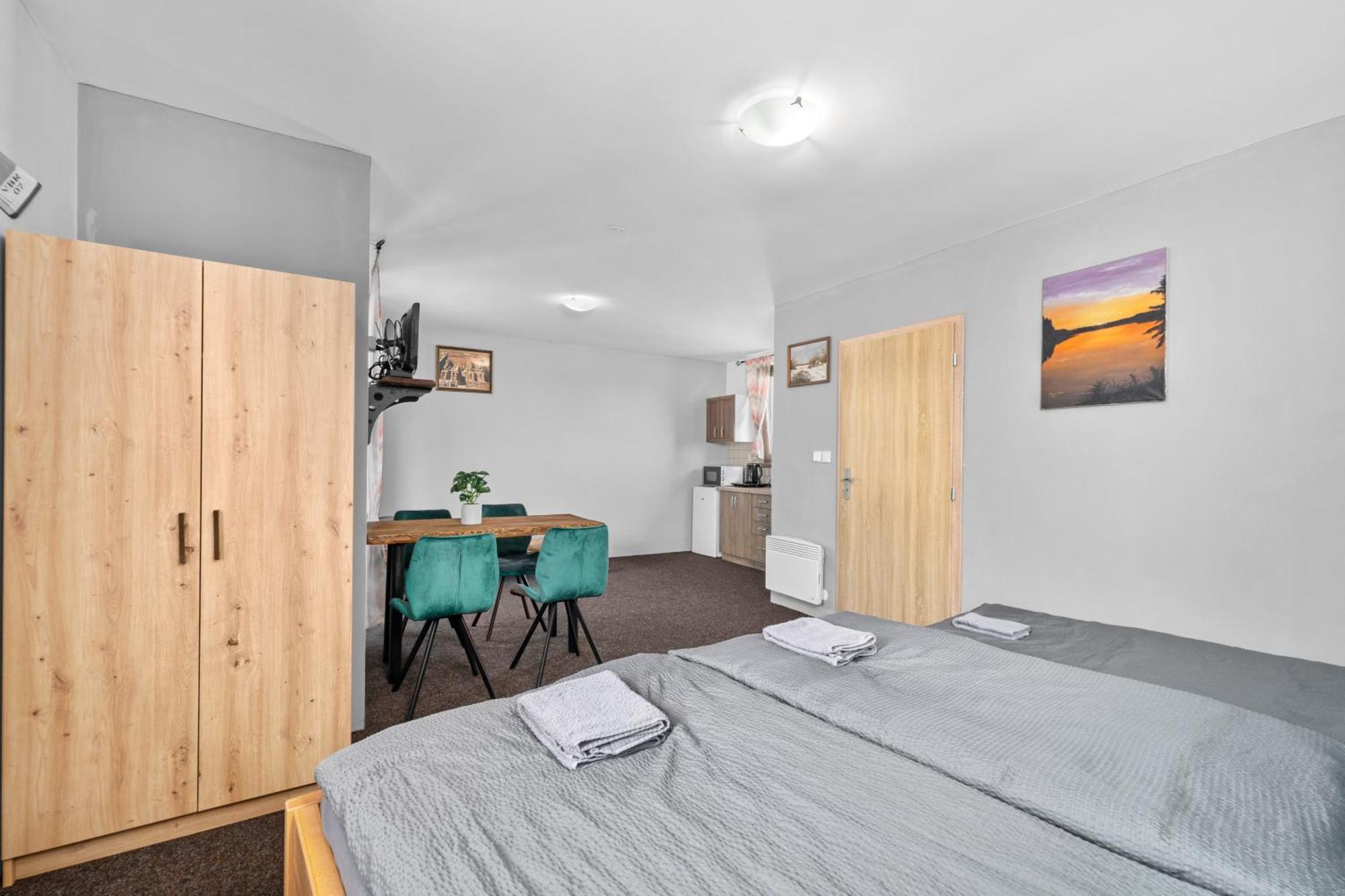 Marine Zavlahy Apartment Hrdejovice Ngoại thất bức ảnh